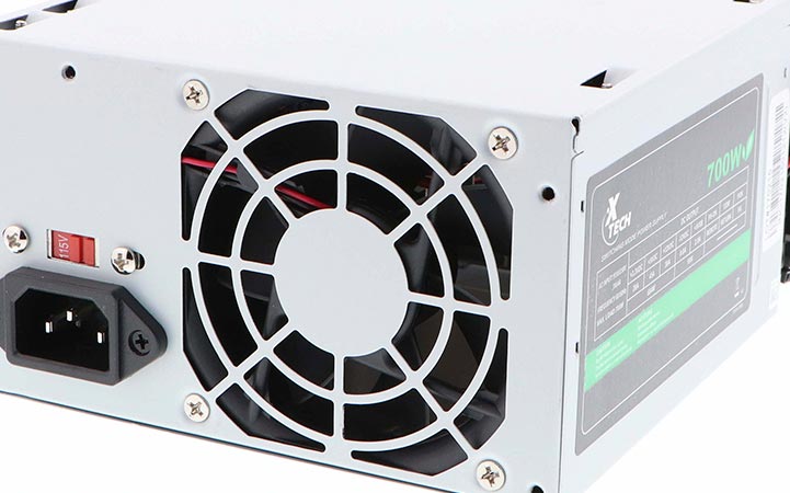 Fuente de alimentación XTECH 700W 20+4 pines